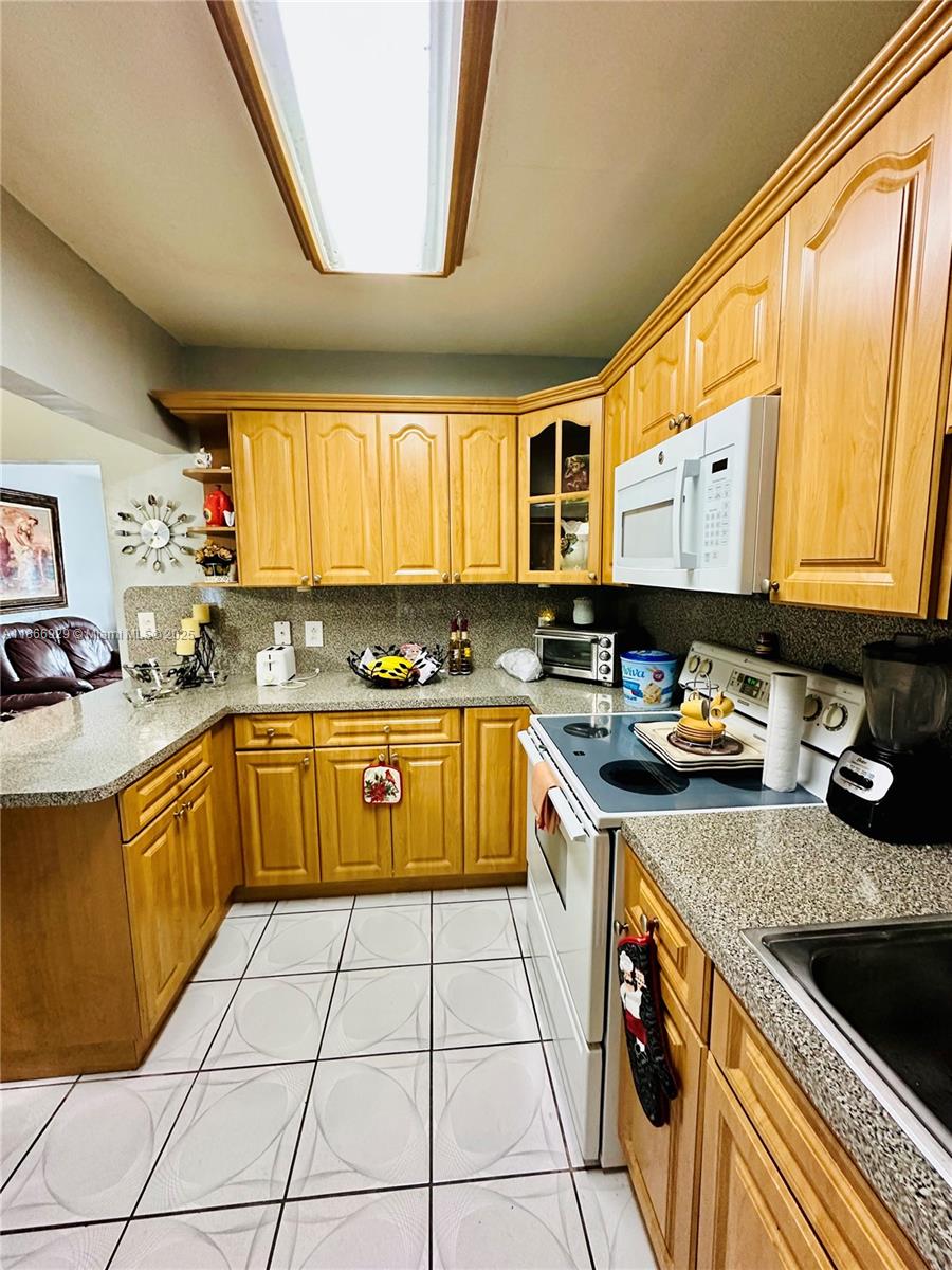 560 SW 71st Ct