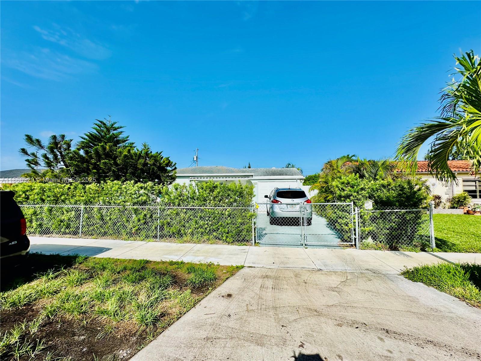 560 SW 71st Ct