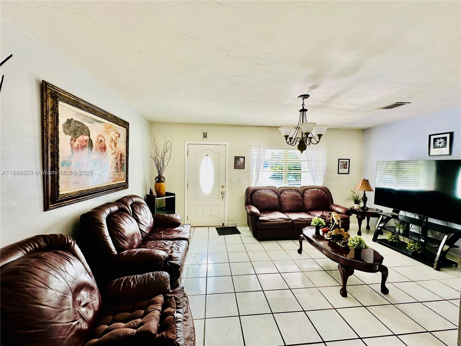 560 SW 71st Ct