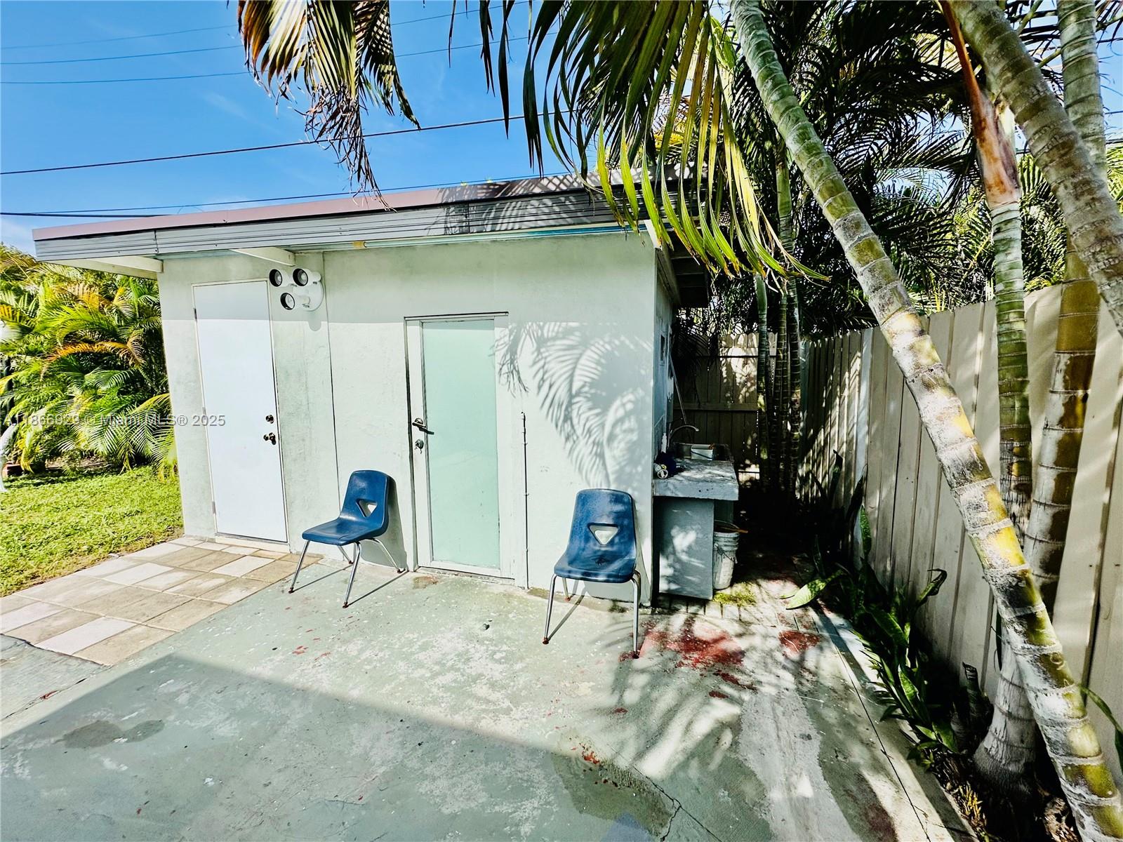 560 SW 71st Ct