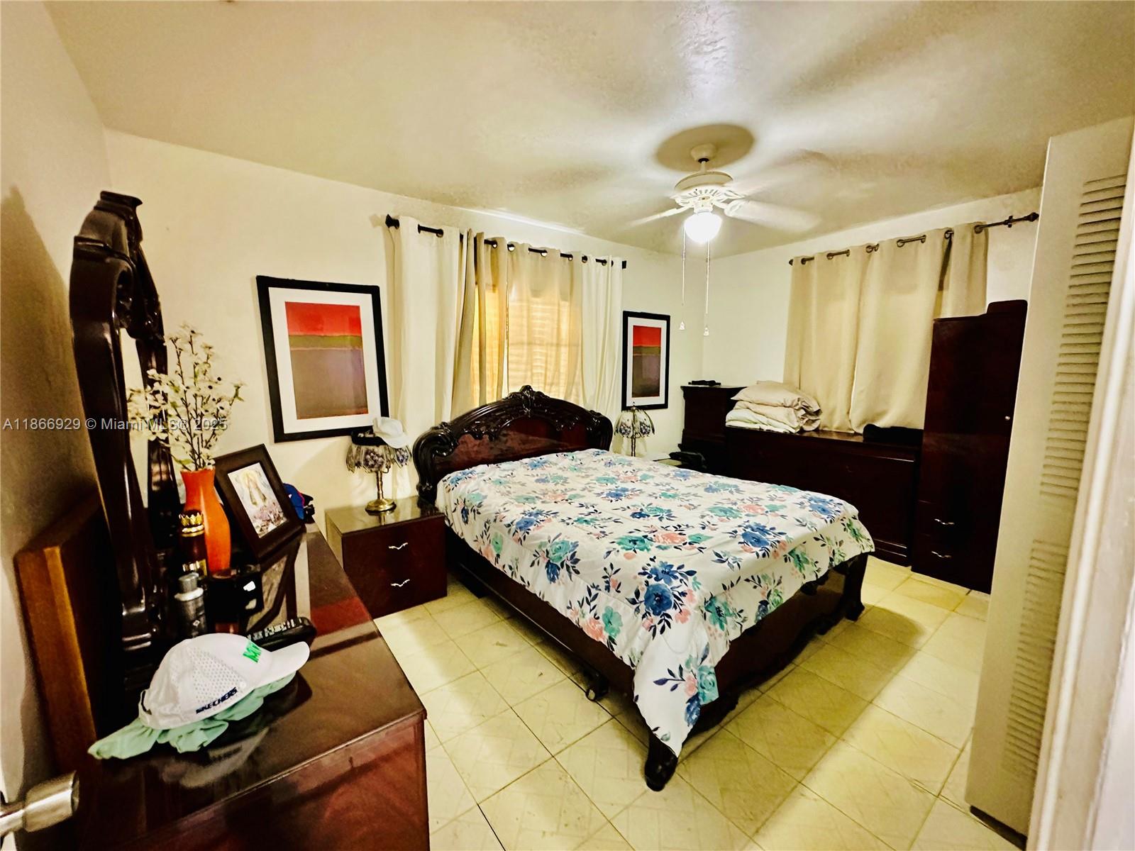 560 SW 71st Ct