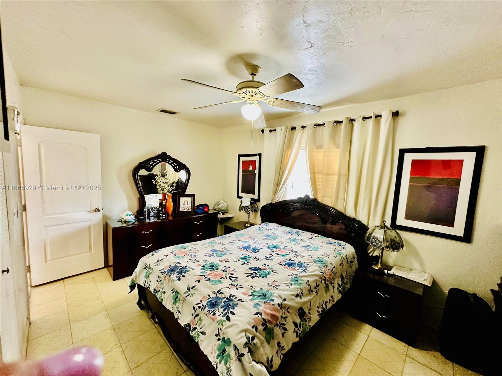 560 SW 71st Ct