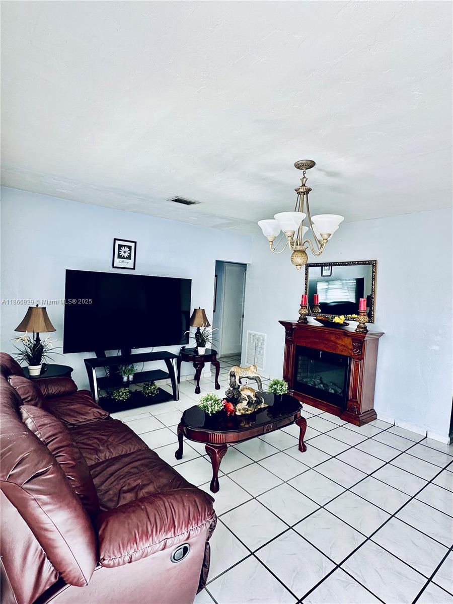 560 SW 71st Ct