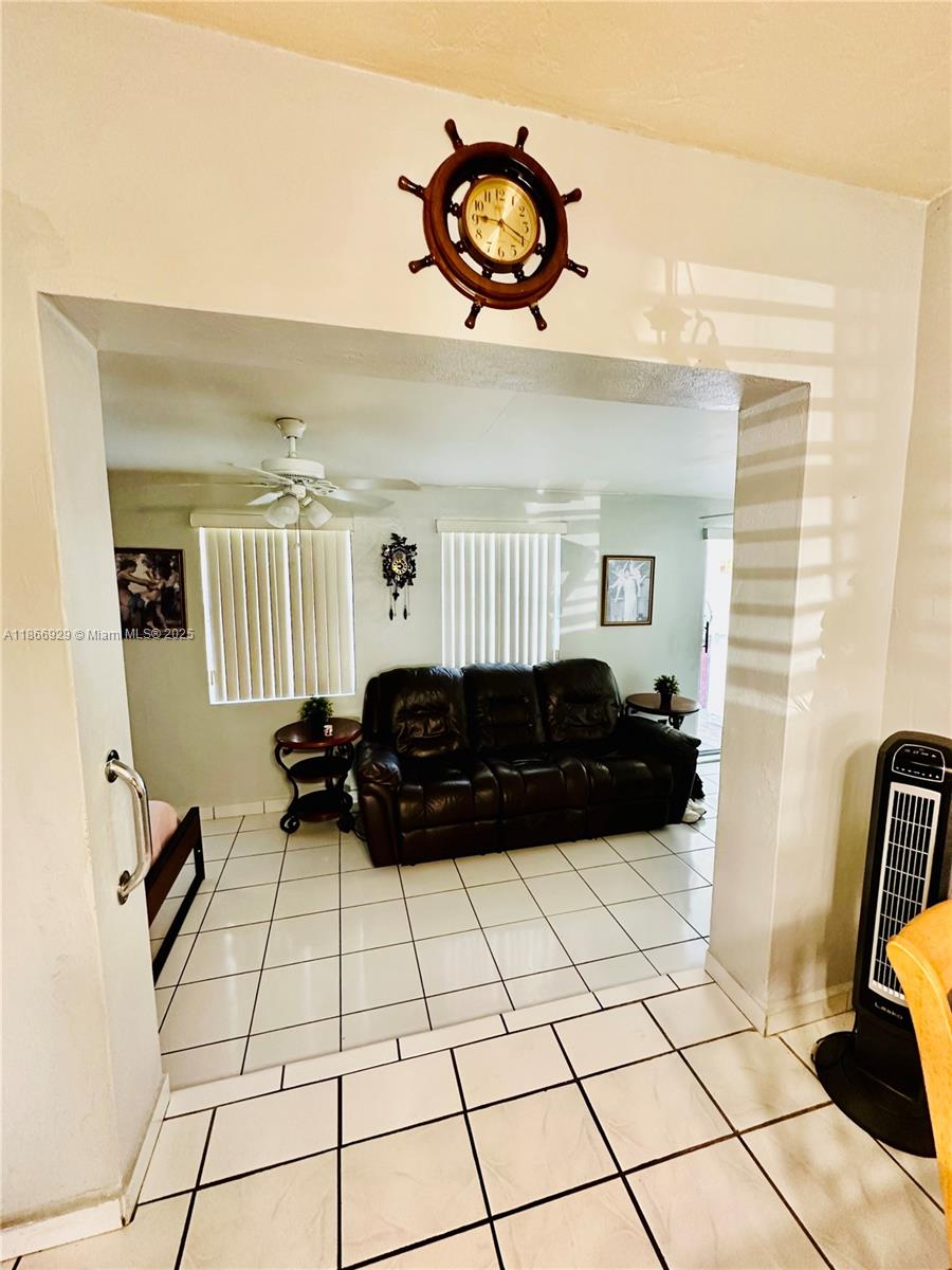 560 SW 71st Ct