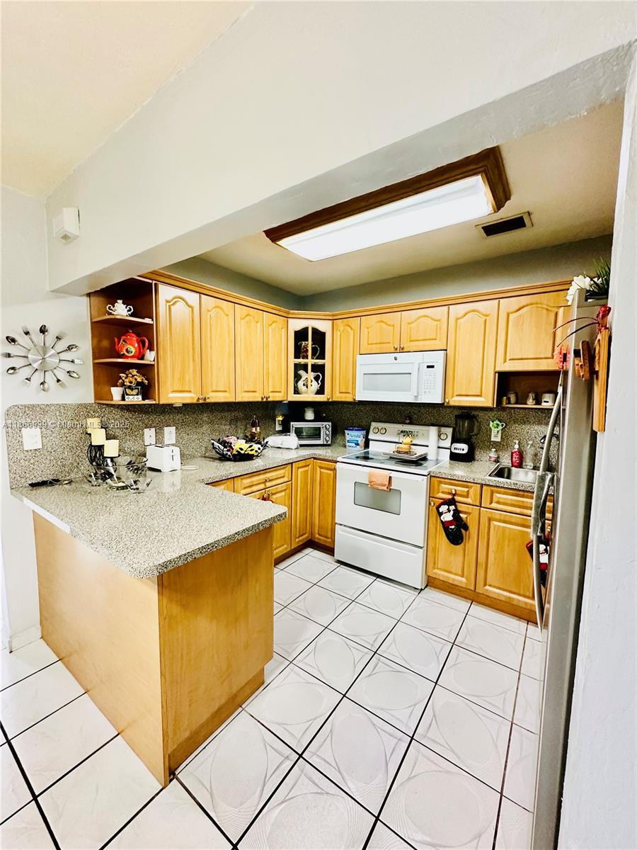 560 SW 71st Ct