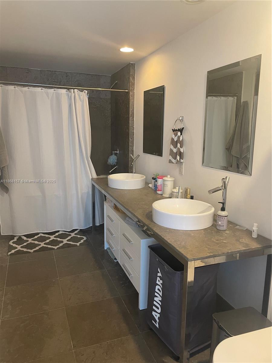 475 Brickell Ave # 2511