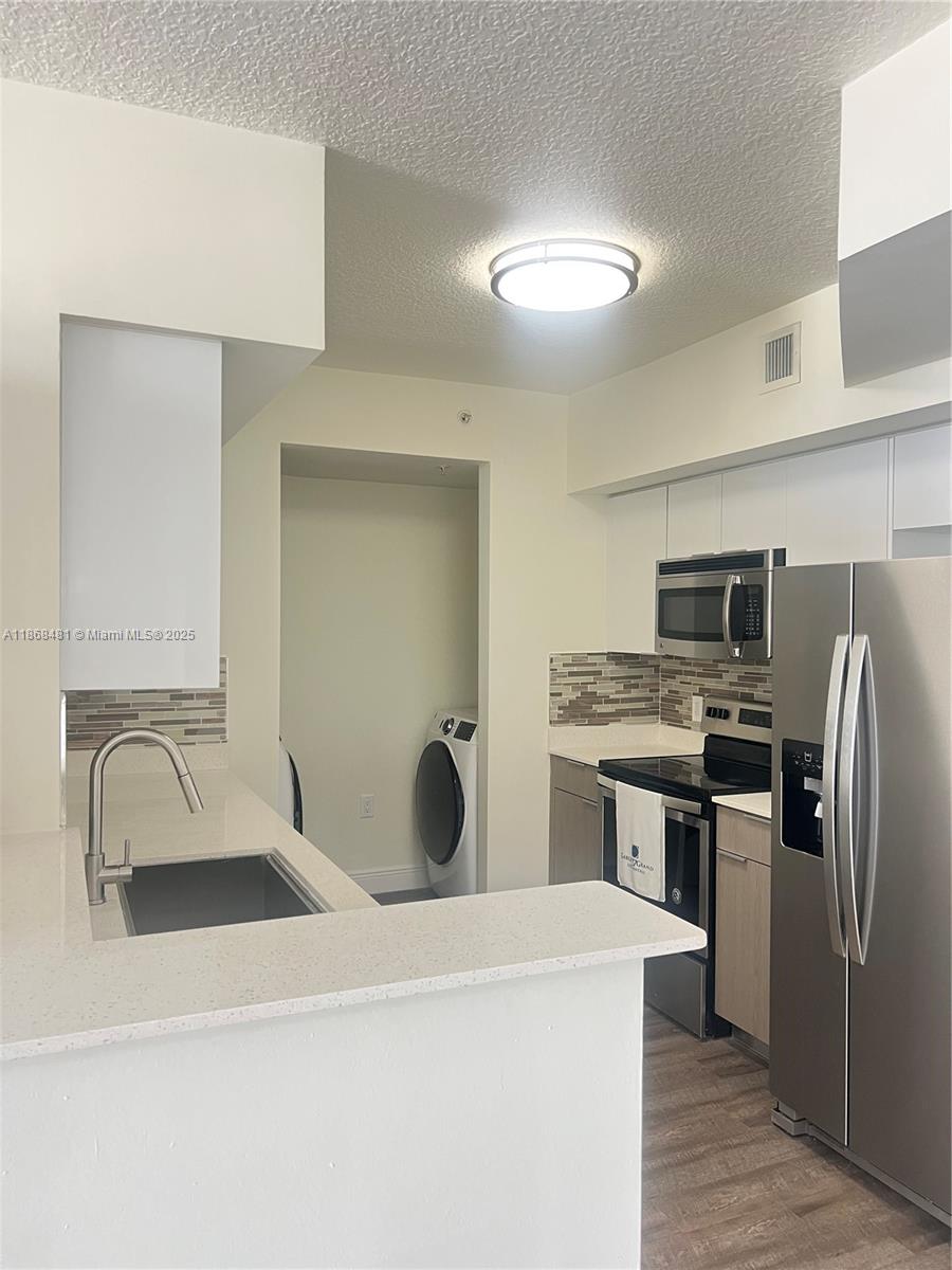 987 SW 37th Ave # 1001