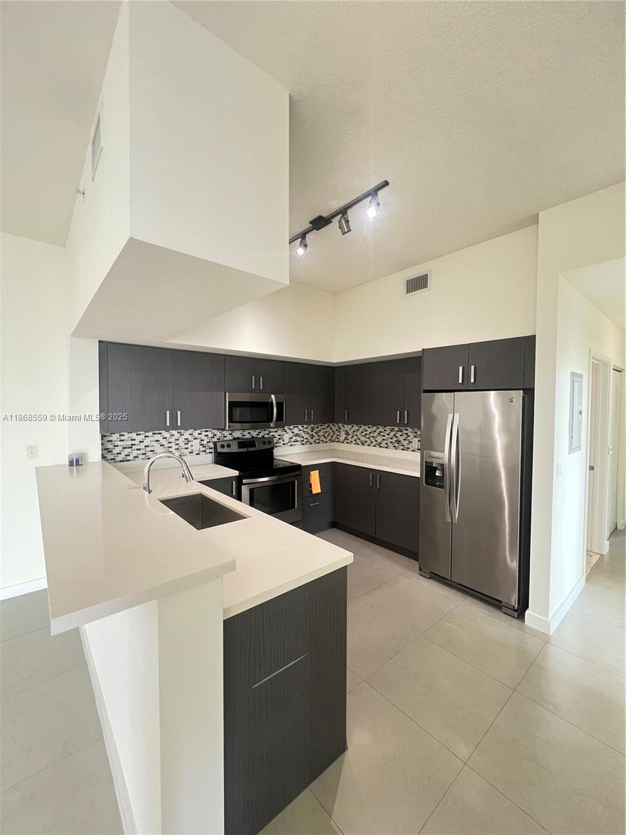 729 NW 2nd St # 1225