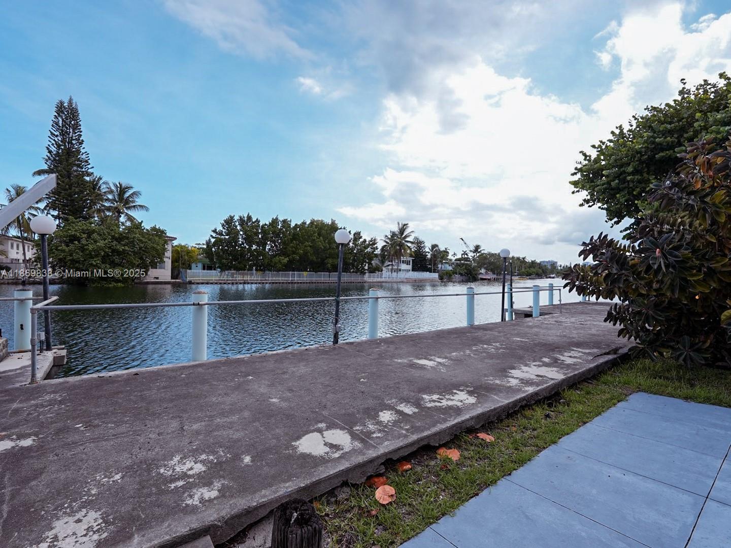 130 S Shore Dr # 3C