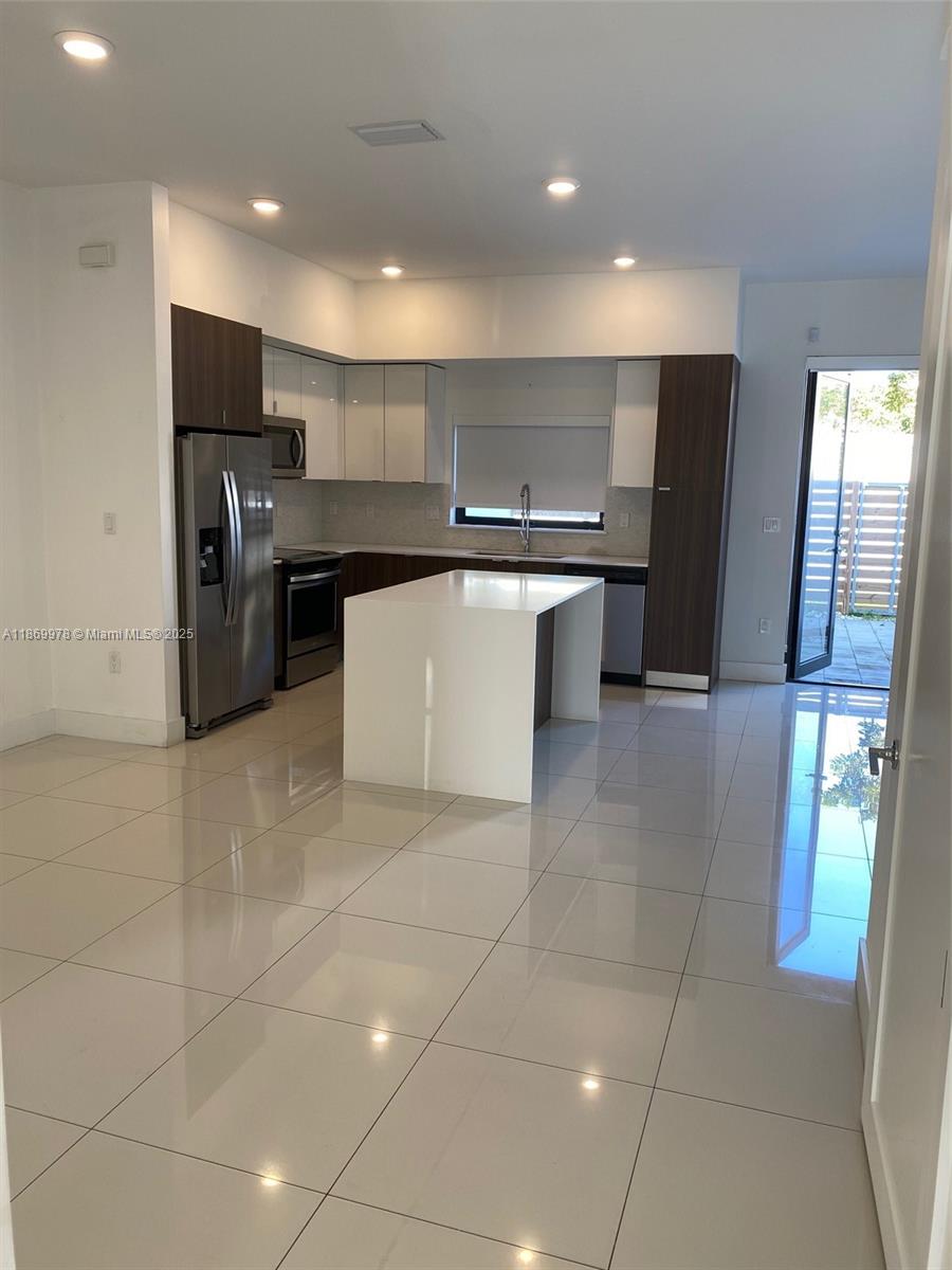 10543 SW 118th Ave # 10543