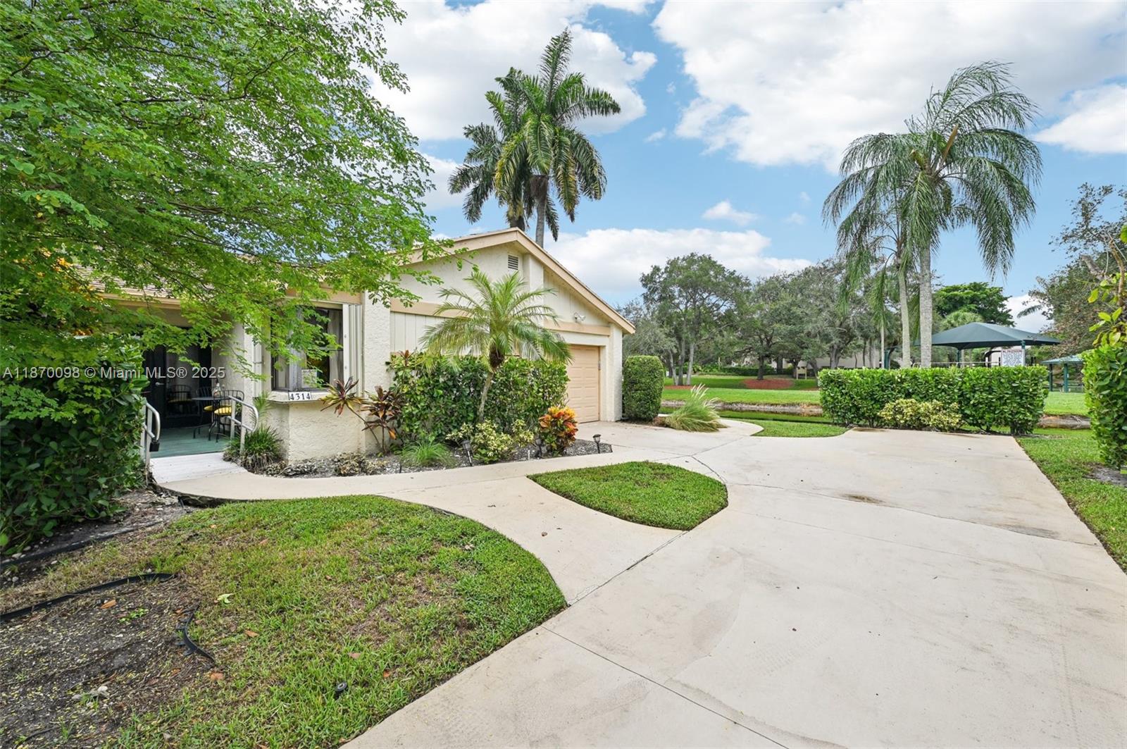 4314 Acacia Cir