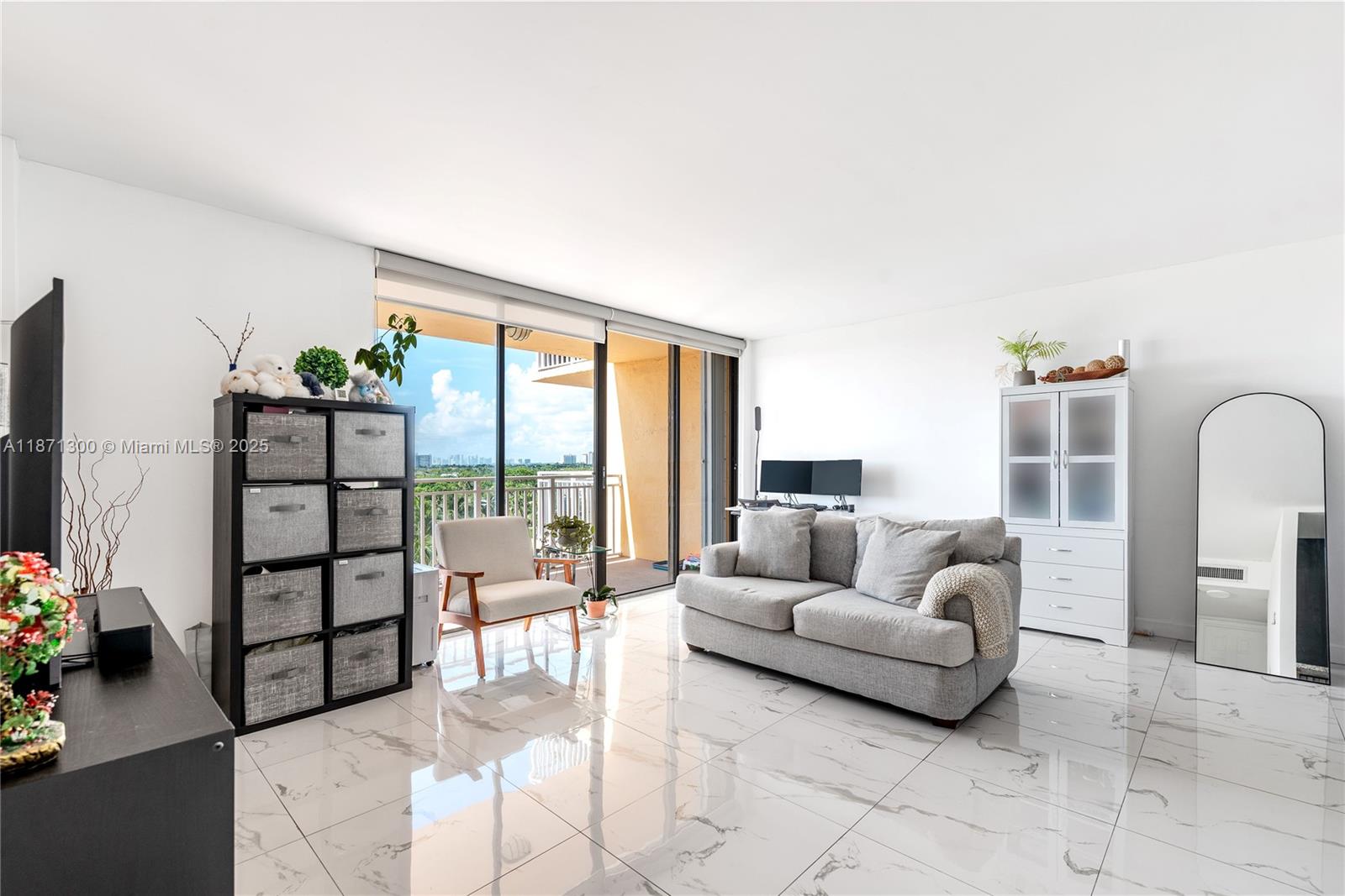 2450 NE 135th St # 607, North Miami Unit: 607