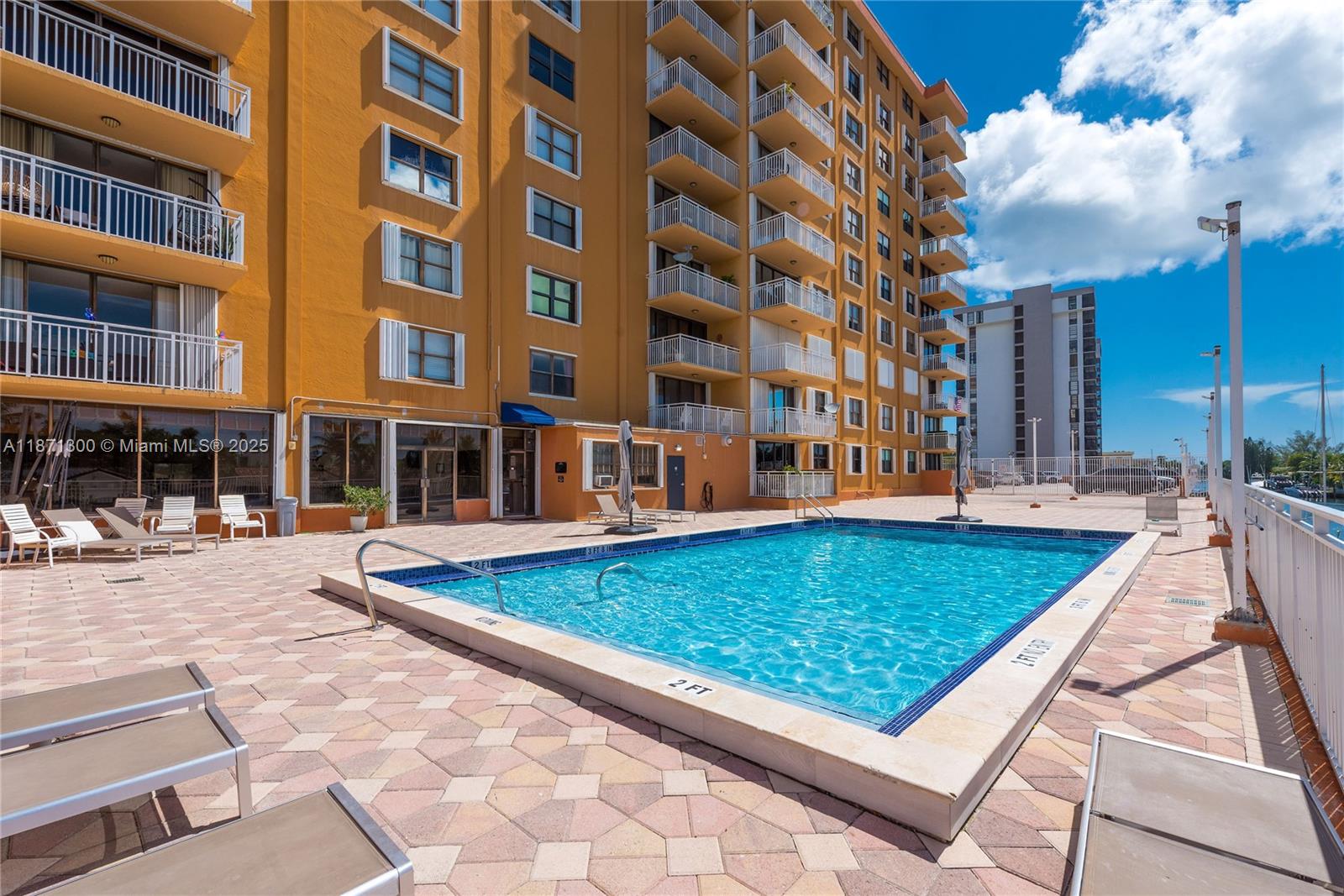 2450 NE 135th St # 607, North Miami Unit: 607