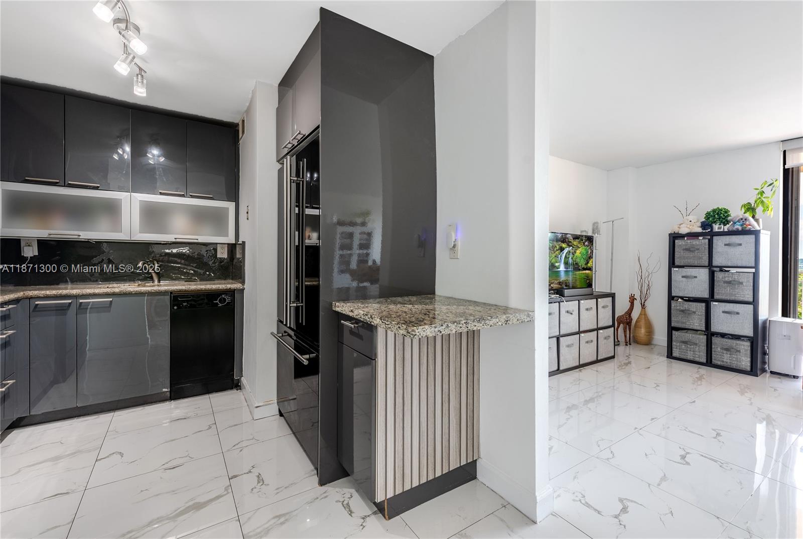 2450 NE 135th St # 607, North Miami Unit: 607