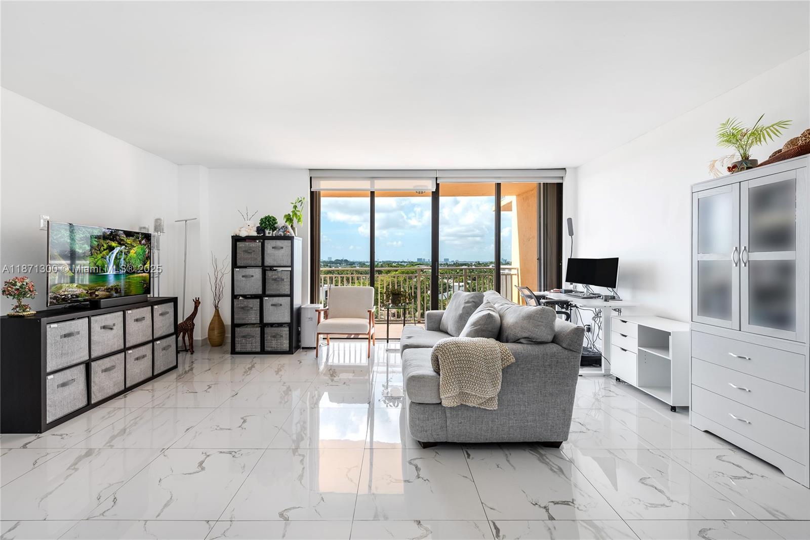 2450 NE 135th St # 607, North Miami Unit: 607