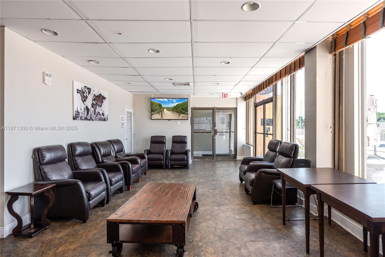 2450 NE 135th St # 607, North Miami Unit: 607