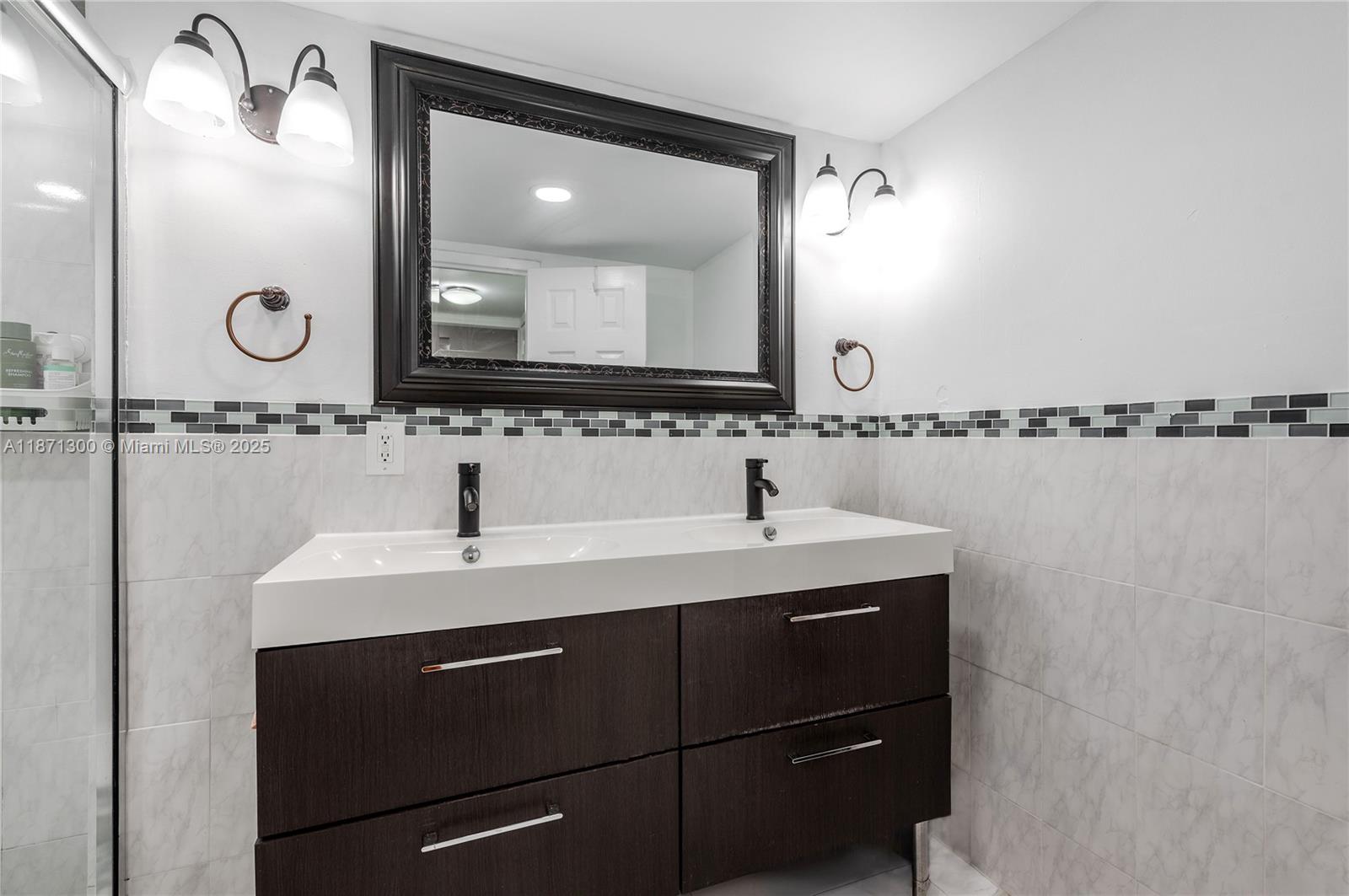 2450 NE 135th St # 607, North Miami Unit: 607