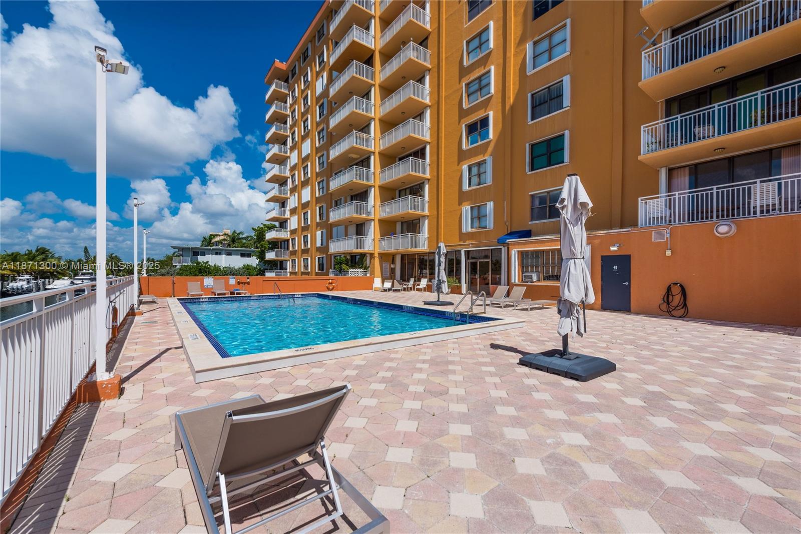 2450 NE 135th St # 607, North Miami Unit: 607