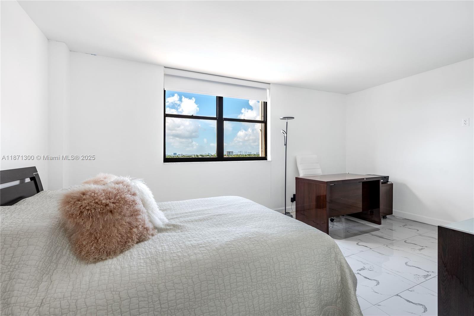 2450 NE 135th St # 607, North Miami Unit: 607