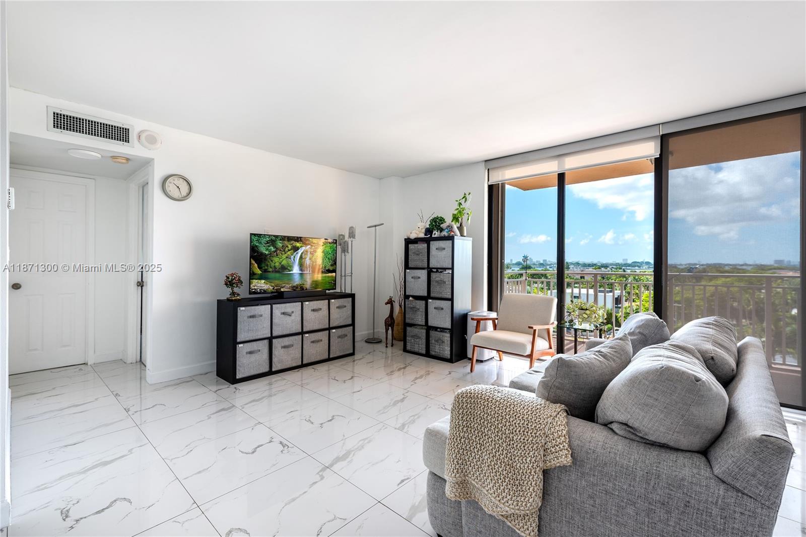 2450 NE 135th St # 607, North Miami Unit: 607