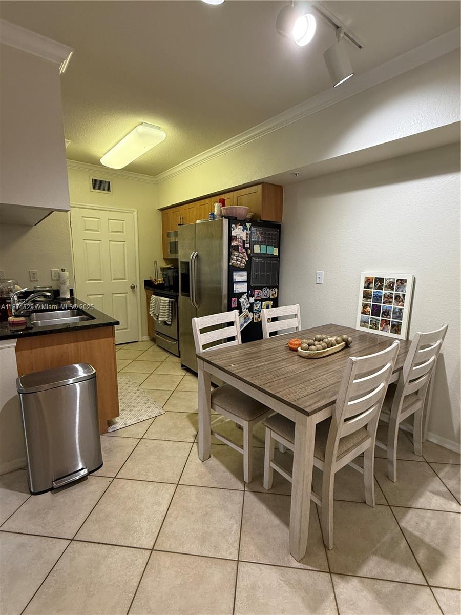 6466 Emerald Dunes Dr # 206