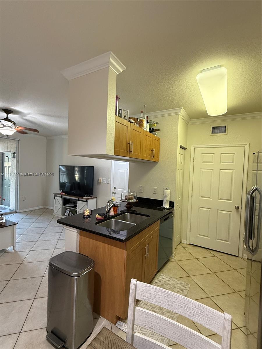 6466 Emerald Dunes Dr # 206