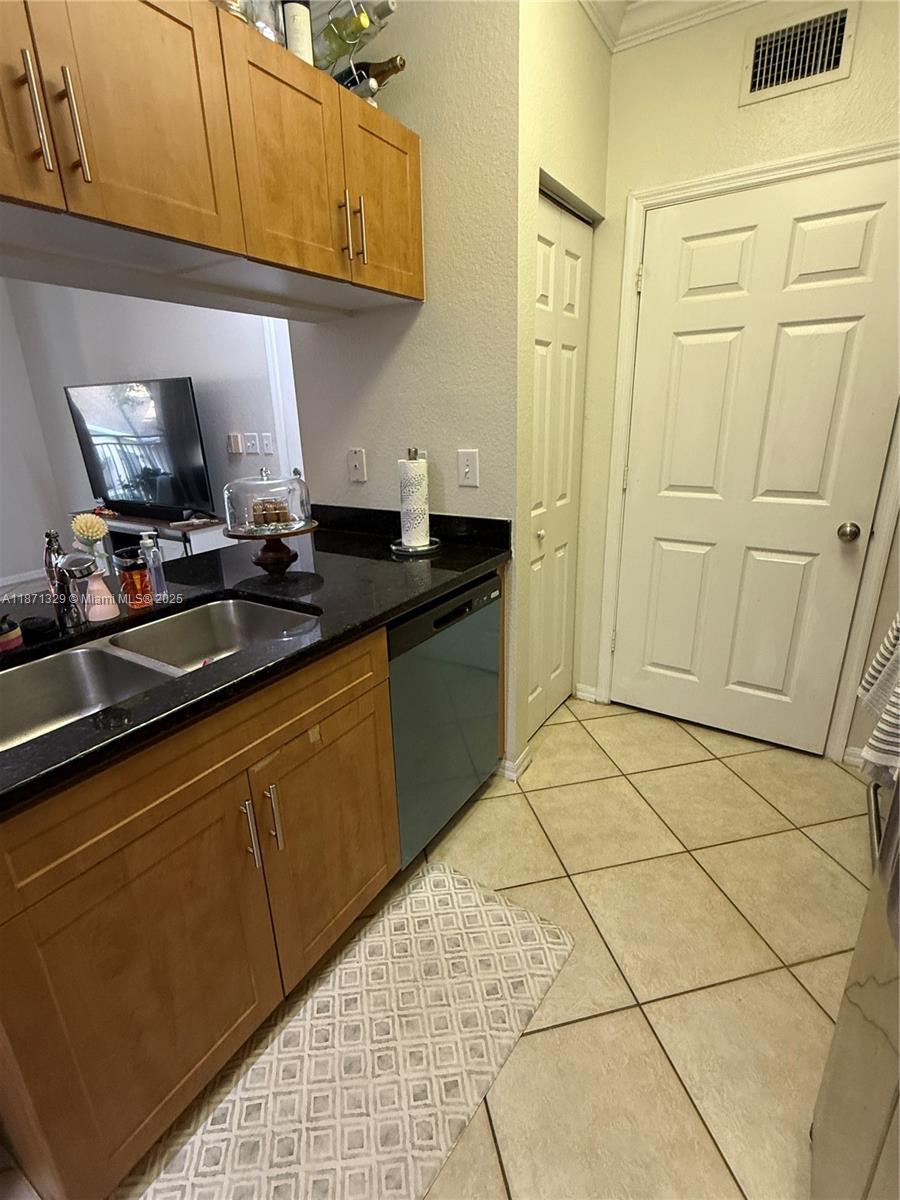 6466 Emerald Dunes Dr # 206