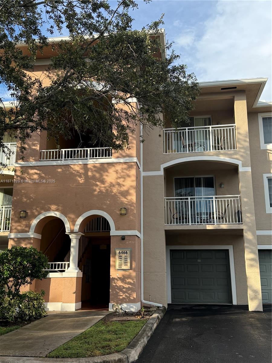 6466 Emerald Dunes Dr # 206