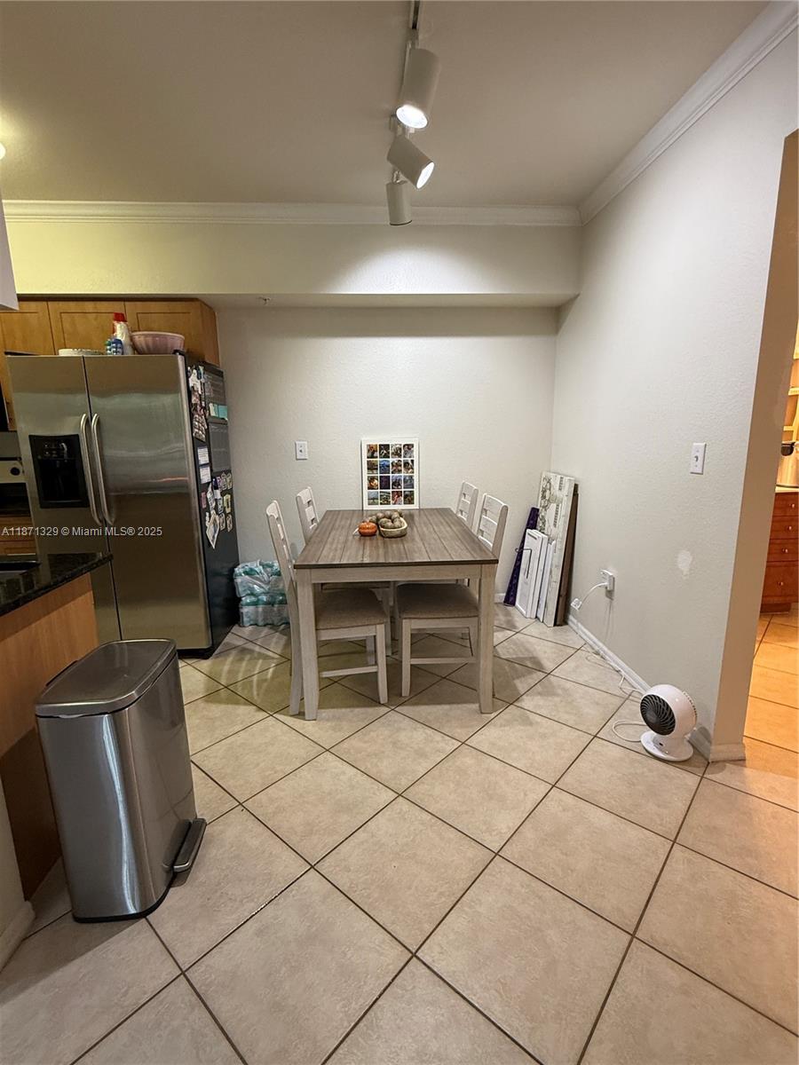 6466 Emerald Dunes Dr # 206