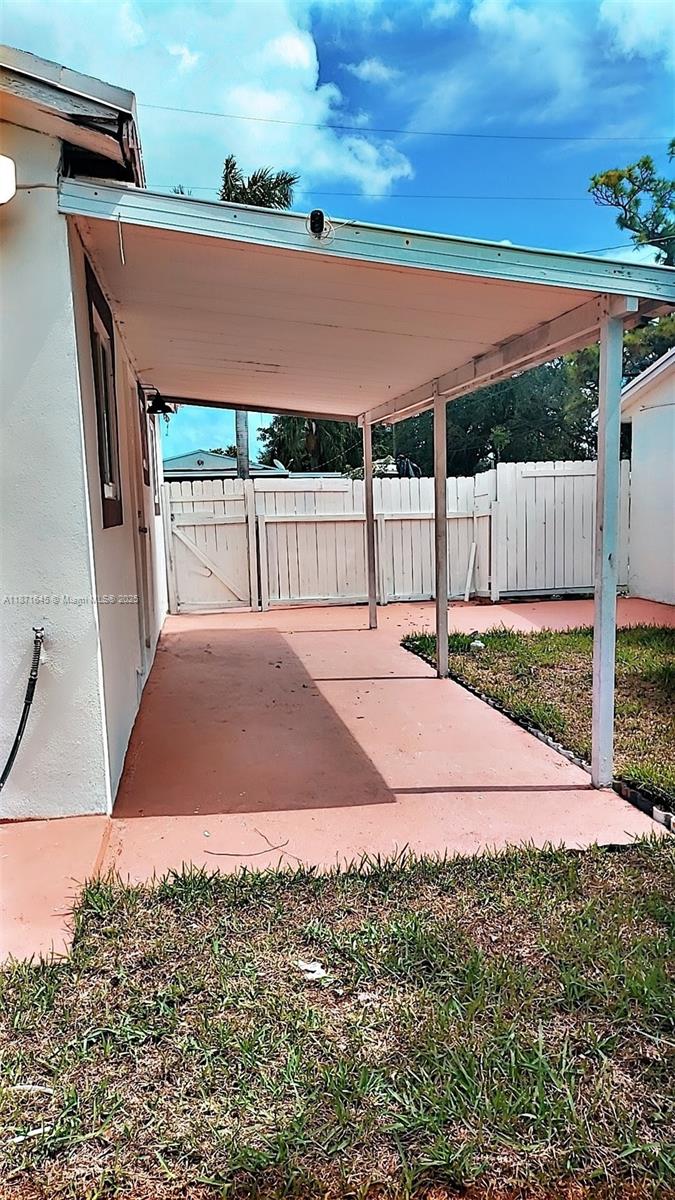 2310 NW 103rd St Unit: Front