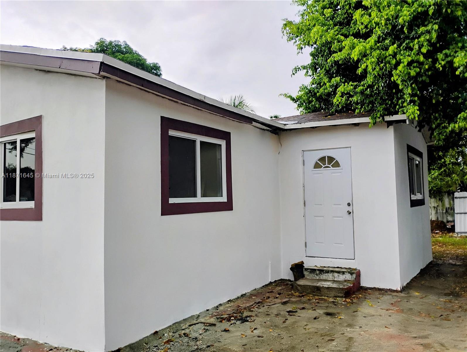 2310 NW 103rd St Unit: Front