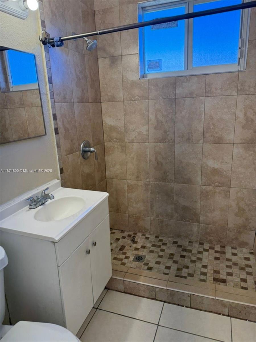 3737 NW 20th Ave # 3737