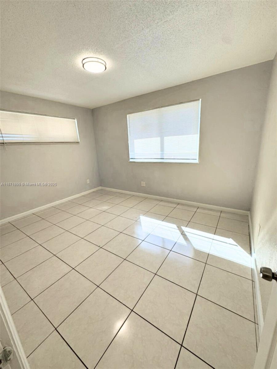 3737 NW 20th Ave # 3737