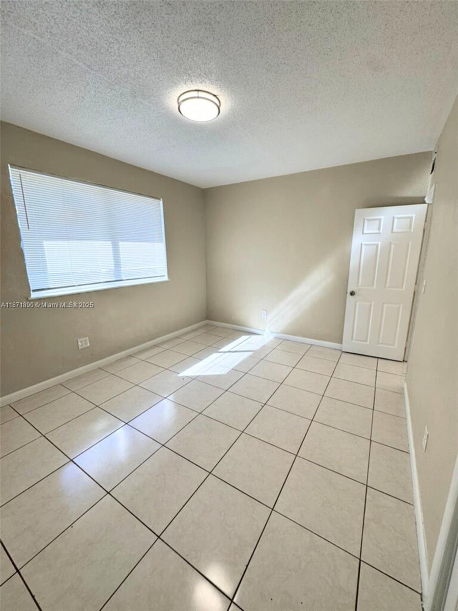3737 NW 20th Ave # 3737