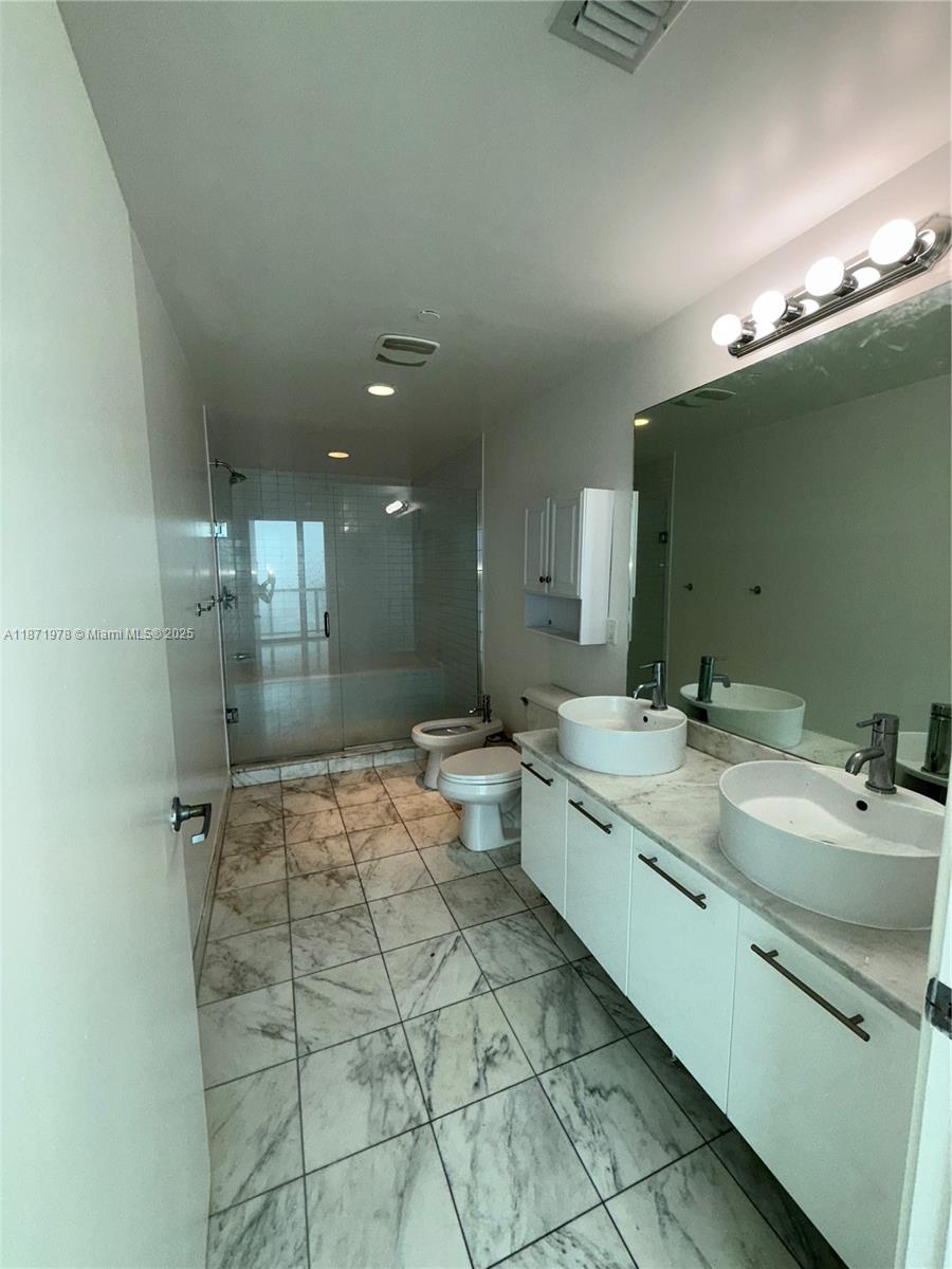 888 Biscayne Blvd # 2302