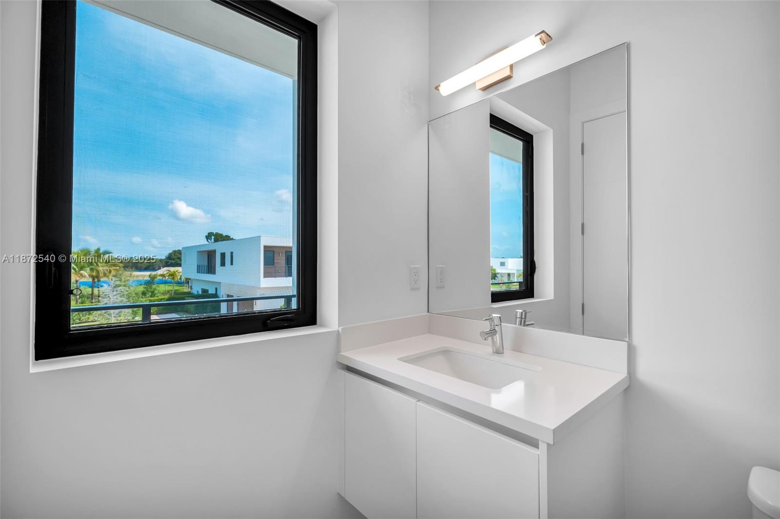 16740 N Botaniko Dr N