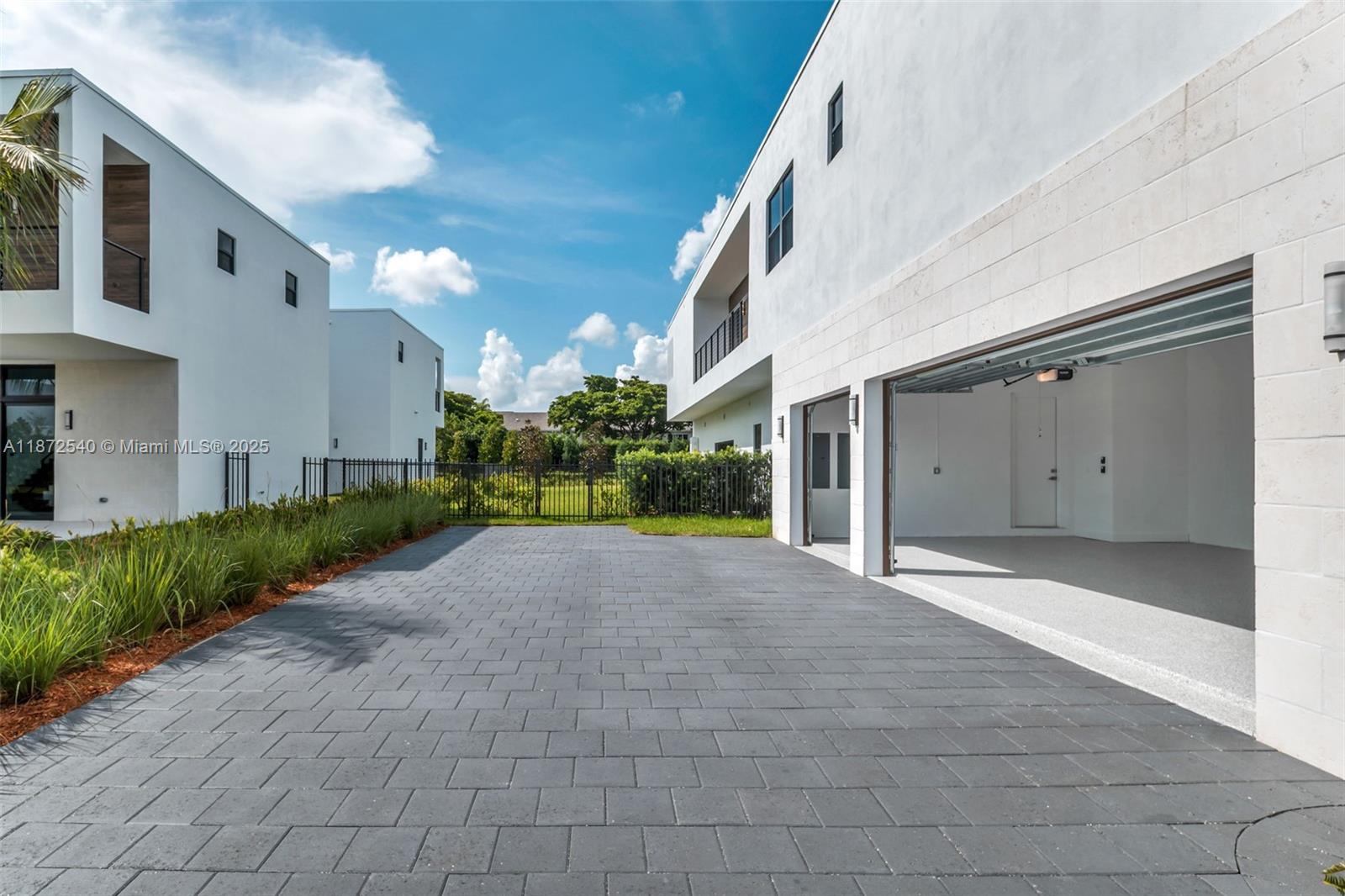 16740 N Botaniko Dr N