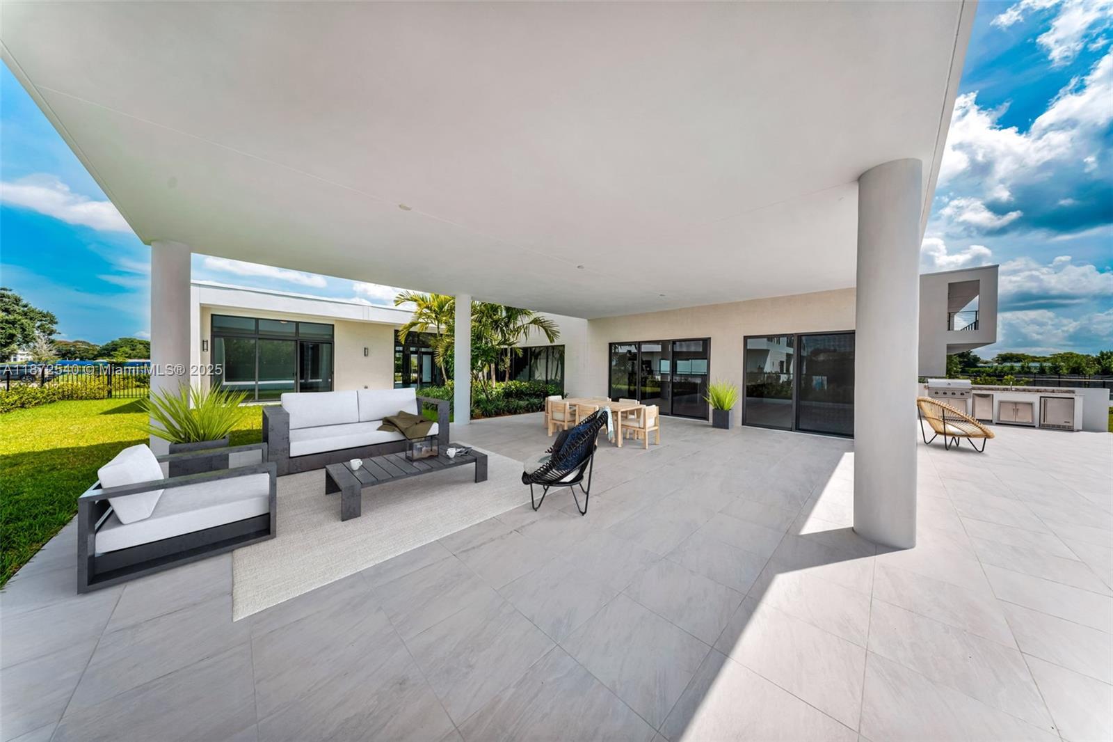 16740 N Botaniko Dr N