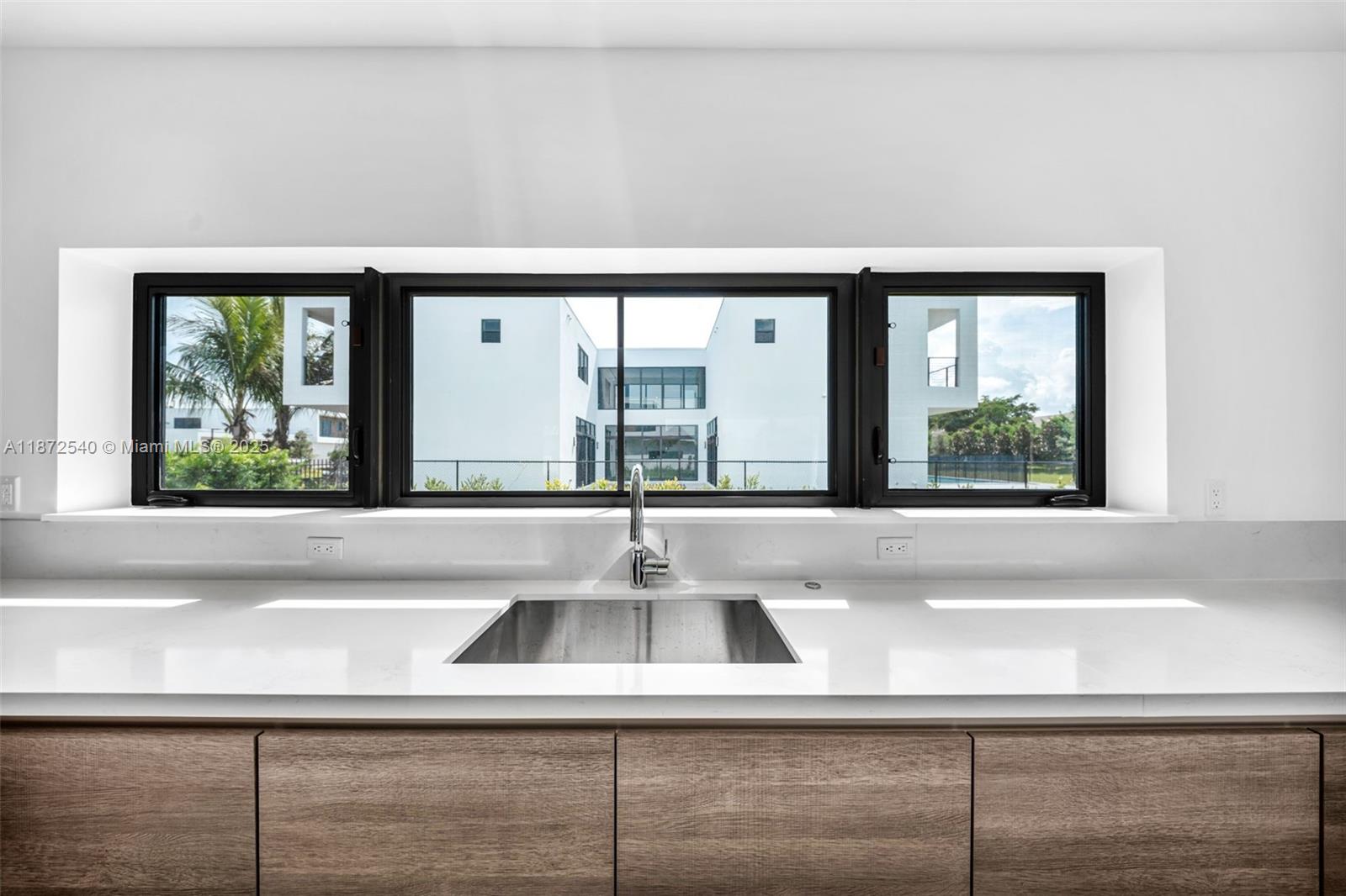 16740 N Botaniko Dr N