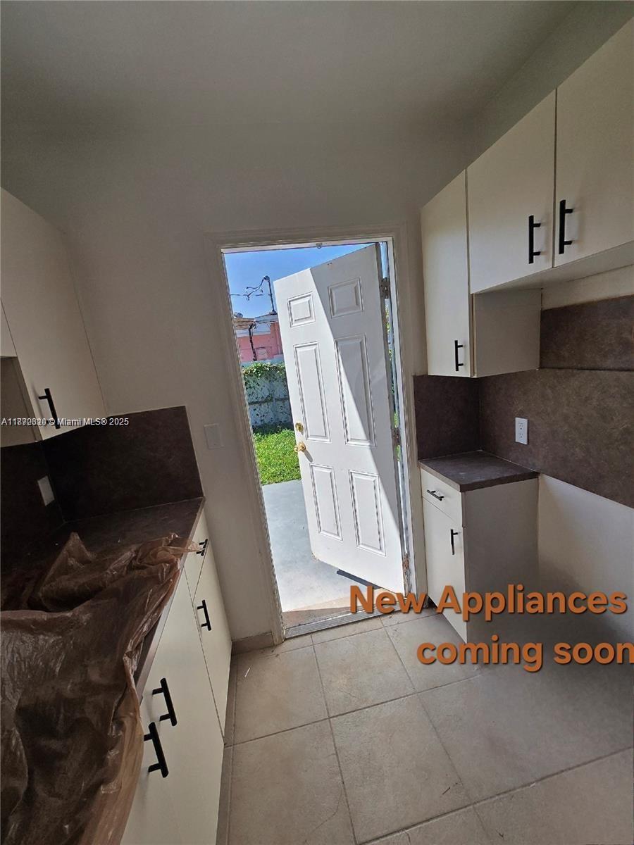 724 SW 7th Ter # 2, Hallandale Beach Unit: 1-2