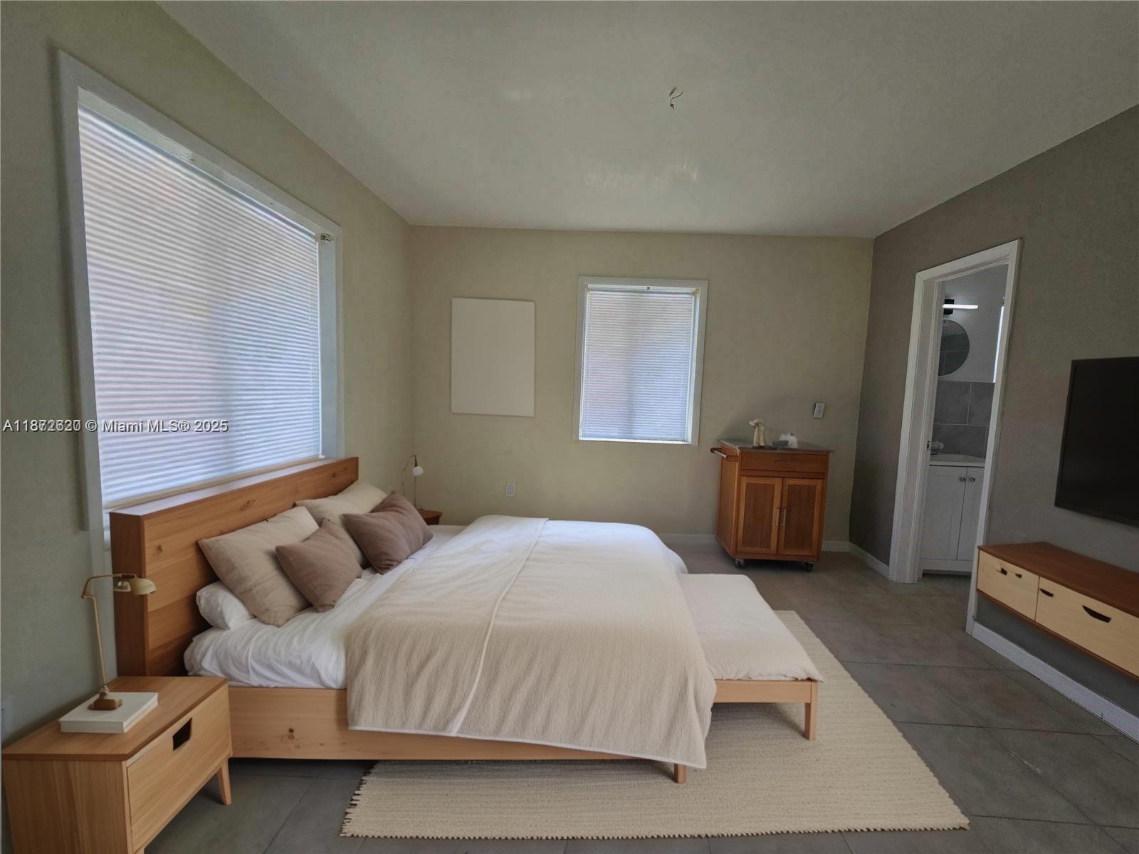 724 SW 7th Ter # 2, Hallandale Beach Unit: 1-2