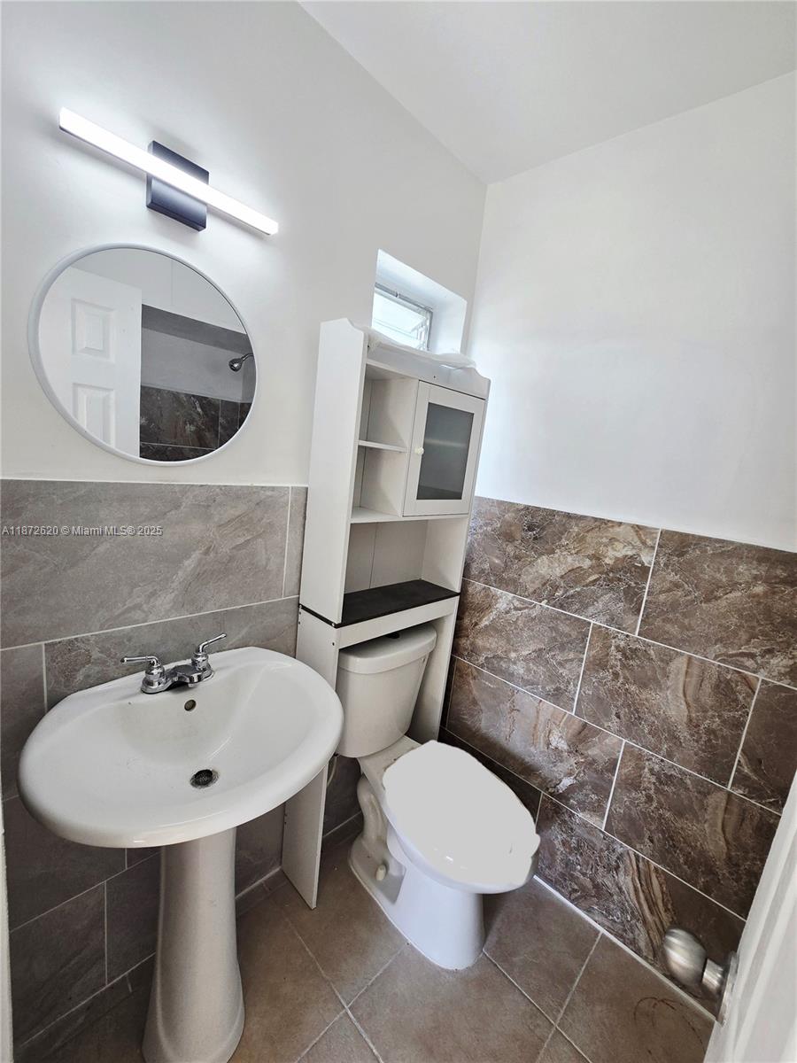 724 SW 7th Ter # 2, Hallandale Beach Unit: 1-2