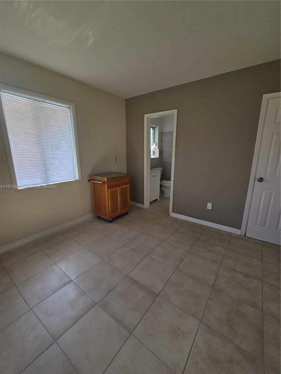 724 SW 7th Ter # 2, Hallandale Beach Unit: 1-2