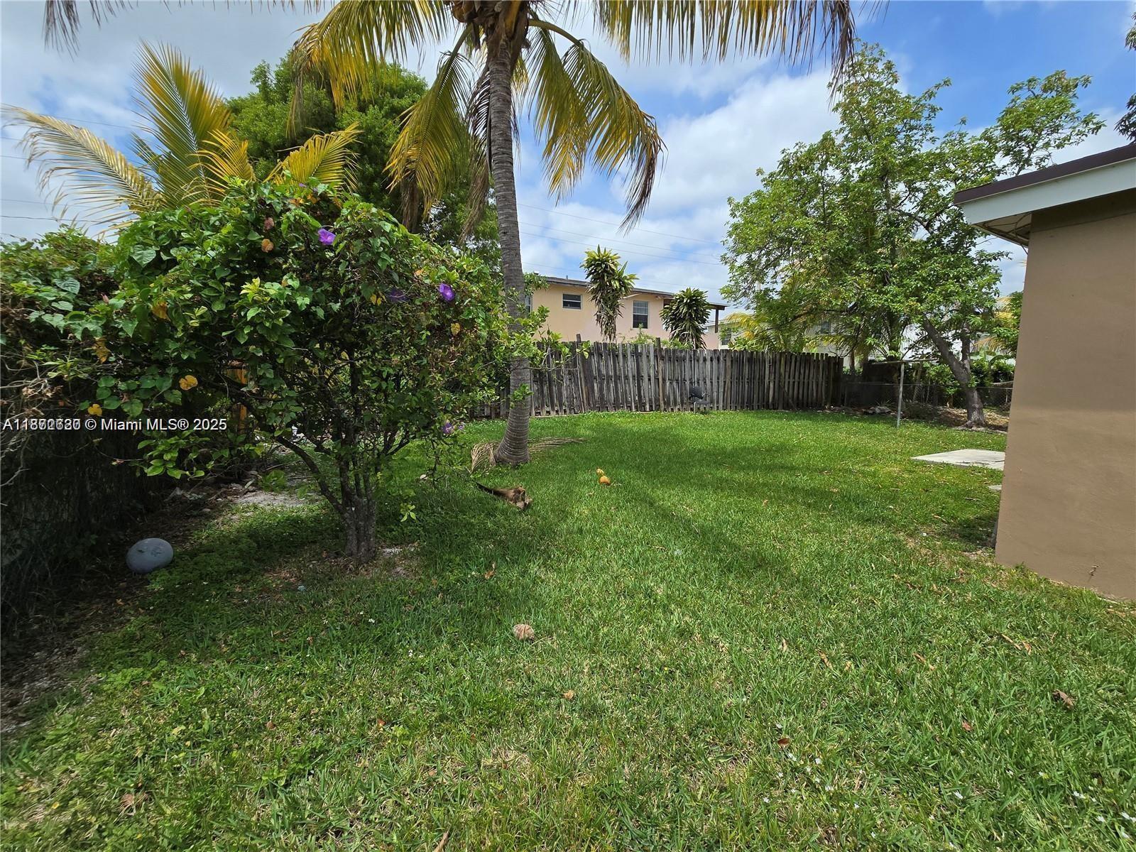 724 SW 7th Ter # 2, Hallandale Beach Unit: 1-2