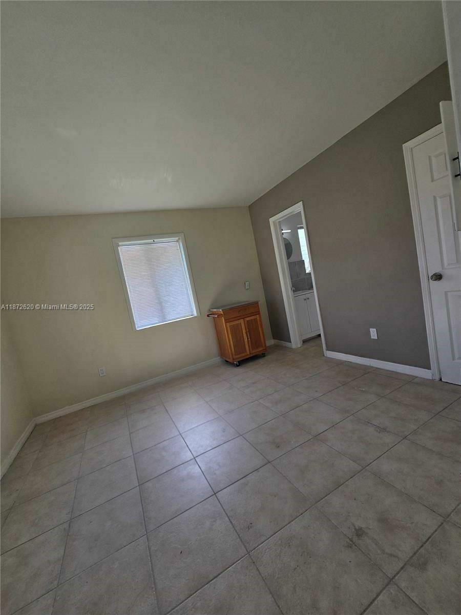 724 SW 7th Ter # 2, Hallandale Beach Unit: 1-2