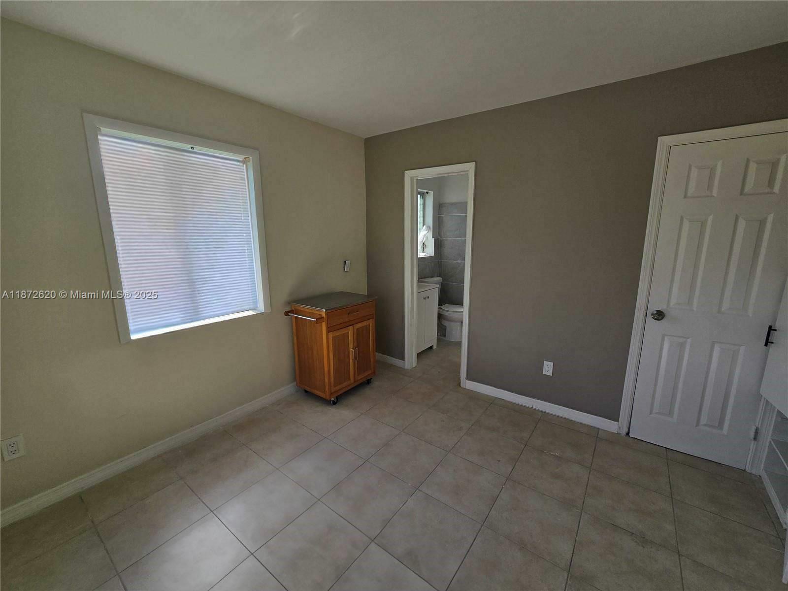 724 SW 7th Ter # 2, Hallandale Beach Unit: 1-2