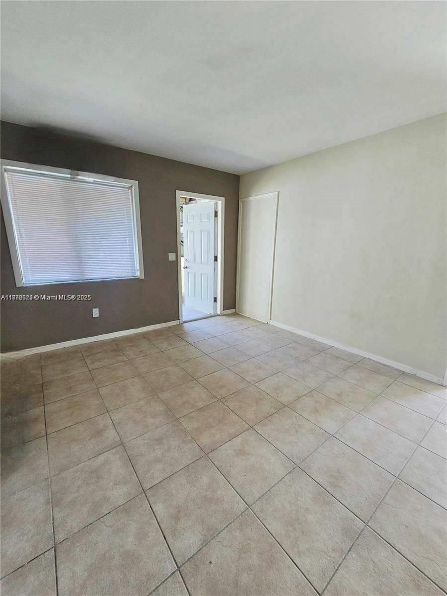 724 SW 7th Ter # 2, Hallandale Beach Unit: 1-2