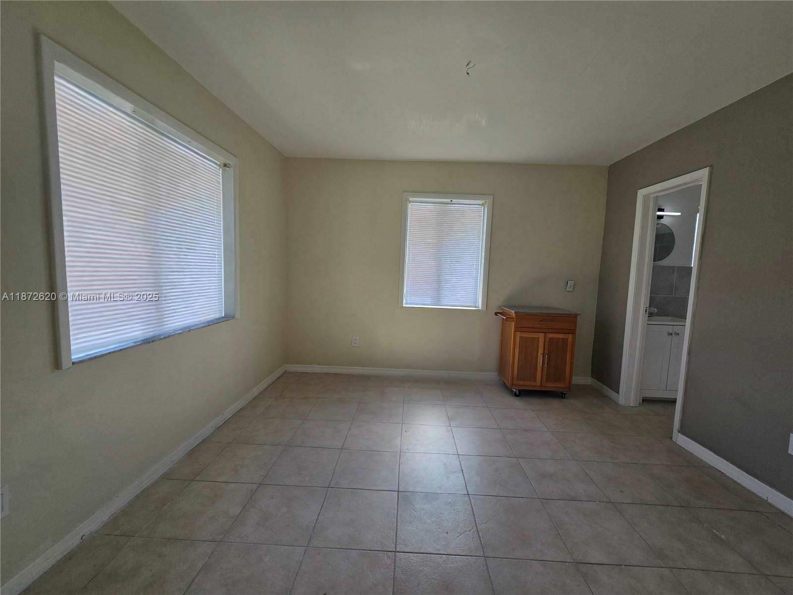 724 SW 7th Ter # 2, Hallandale Beach Unit: 1-2