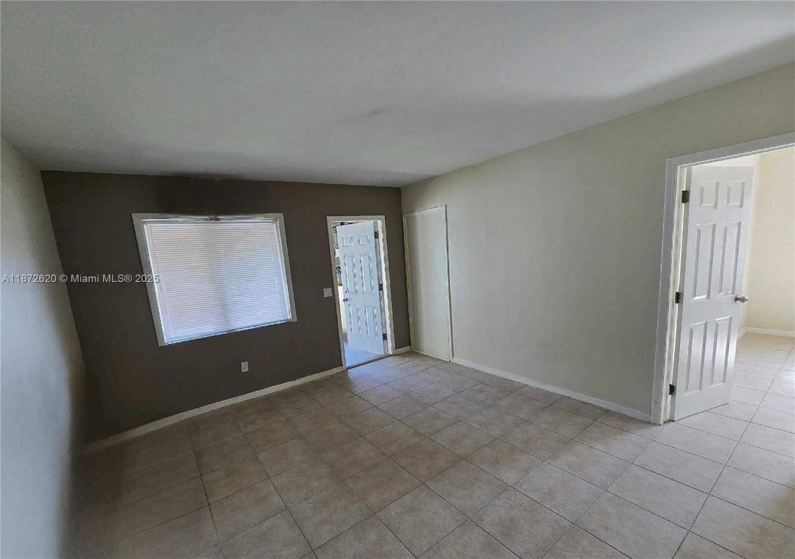 724 SW 7th Ter # 2, Hallandale Beach Unit: 1-2