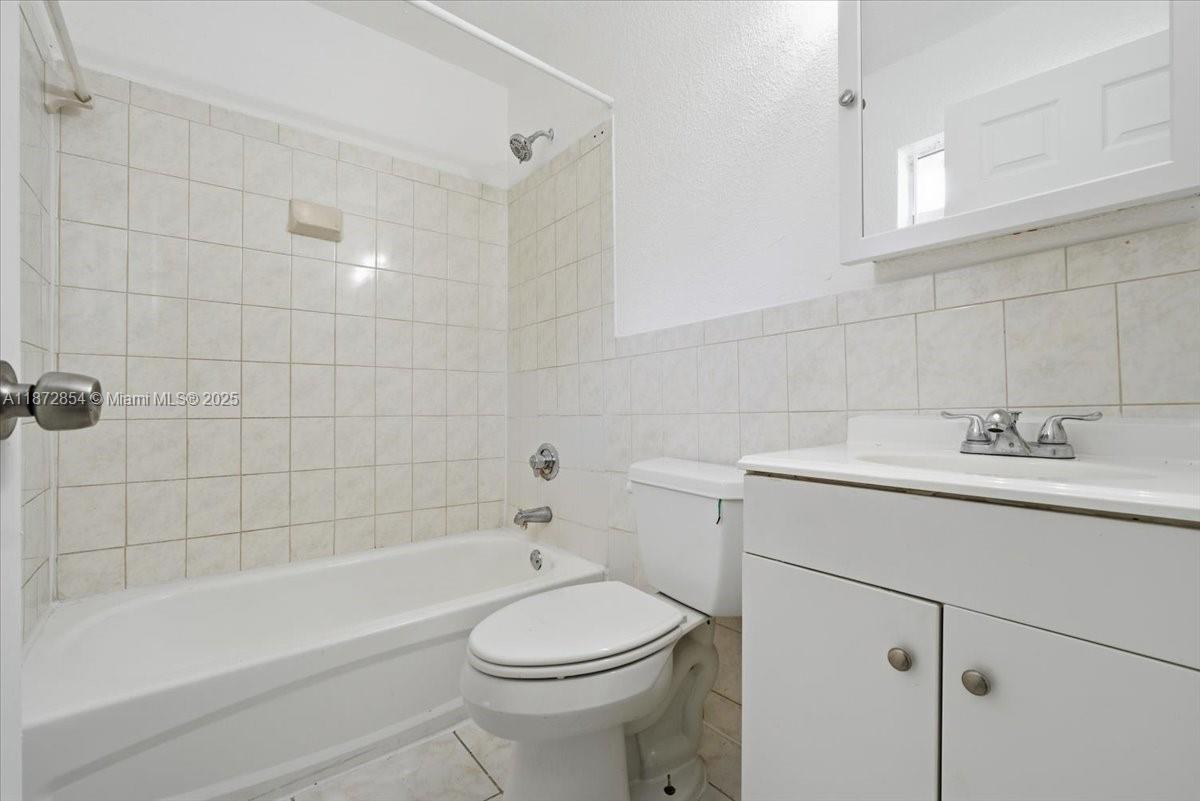 163 NE 76th St # 163